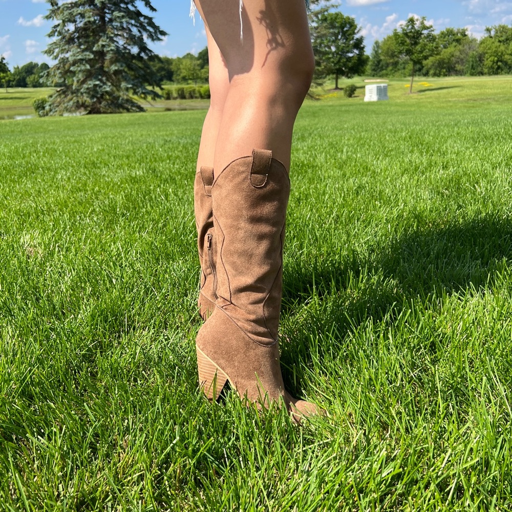 Cowgirl suede heel boots